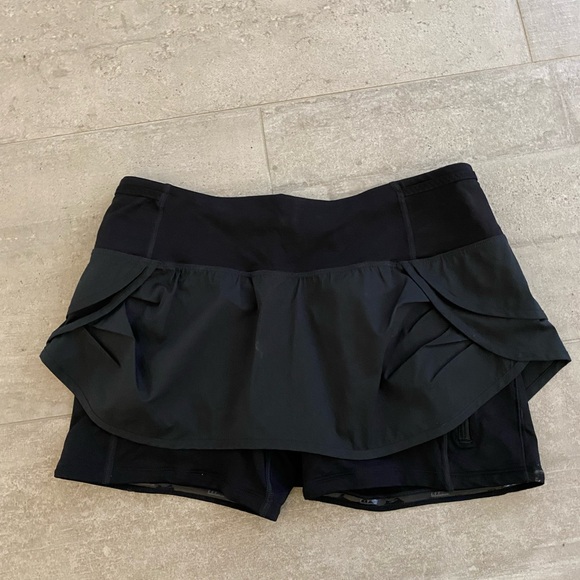 Lululemon skort - Picture 1 of 3
